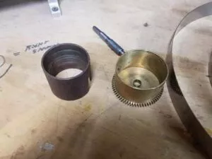 Clock barrel with no main spring in it
